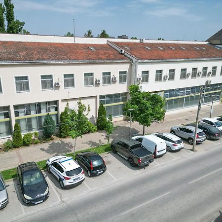 Hotel Fontana Bačka Palanka Exteriör bild