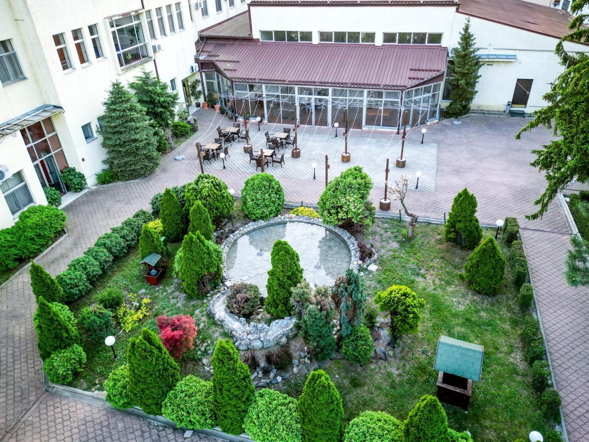 Hotel Fontana Bačka Palanka Exteriör bild