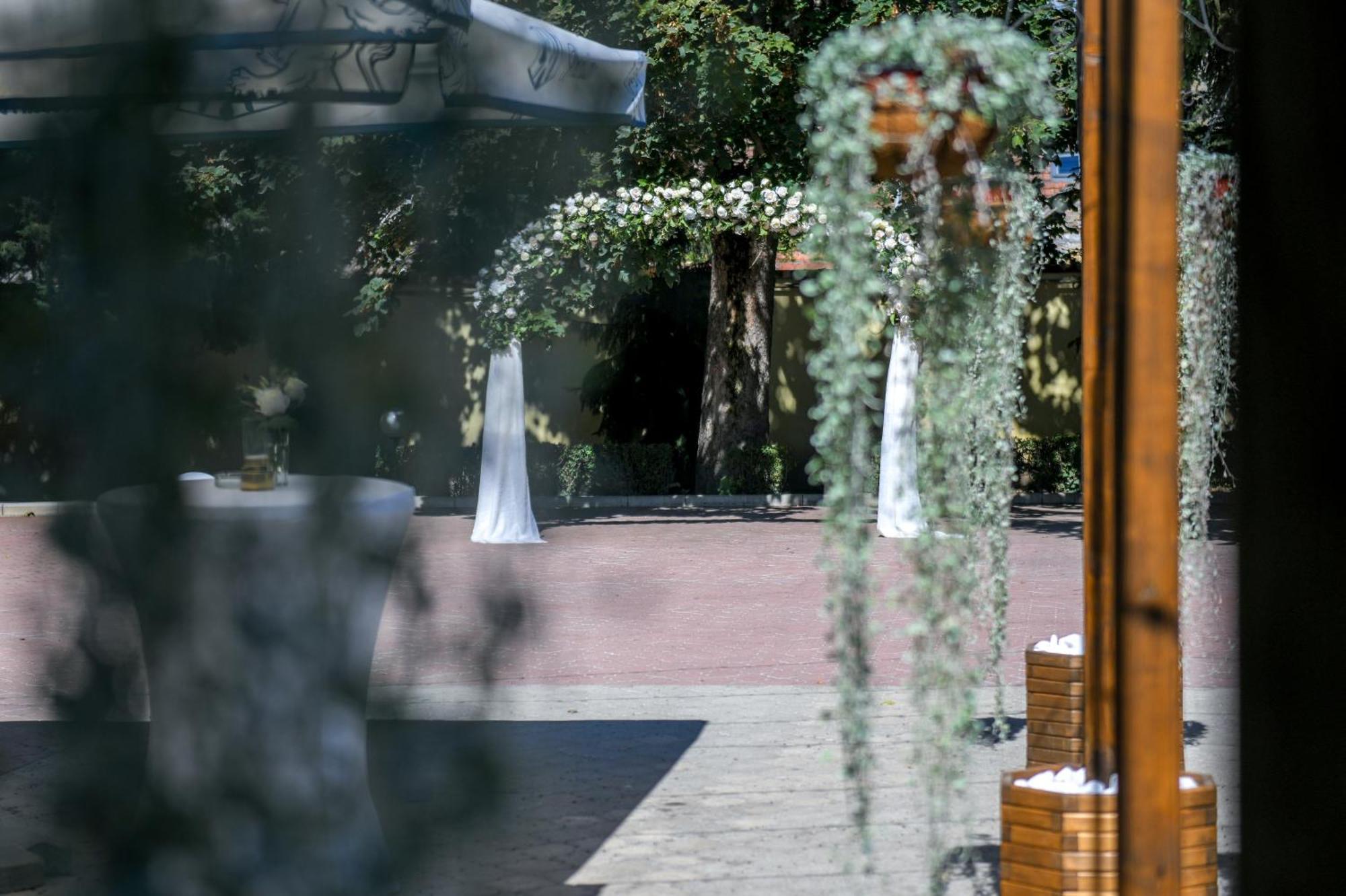Hotel Fontana Bačka Palanka Exteriör bild
