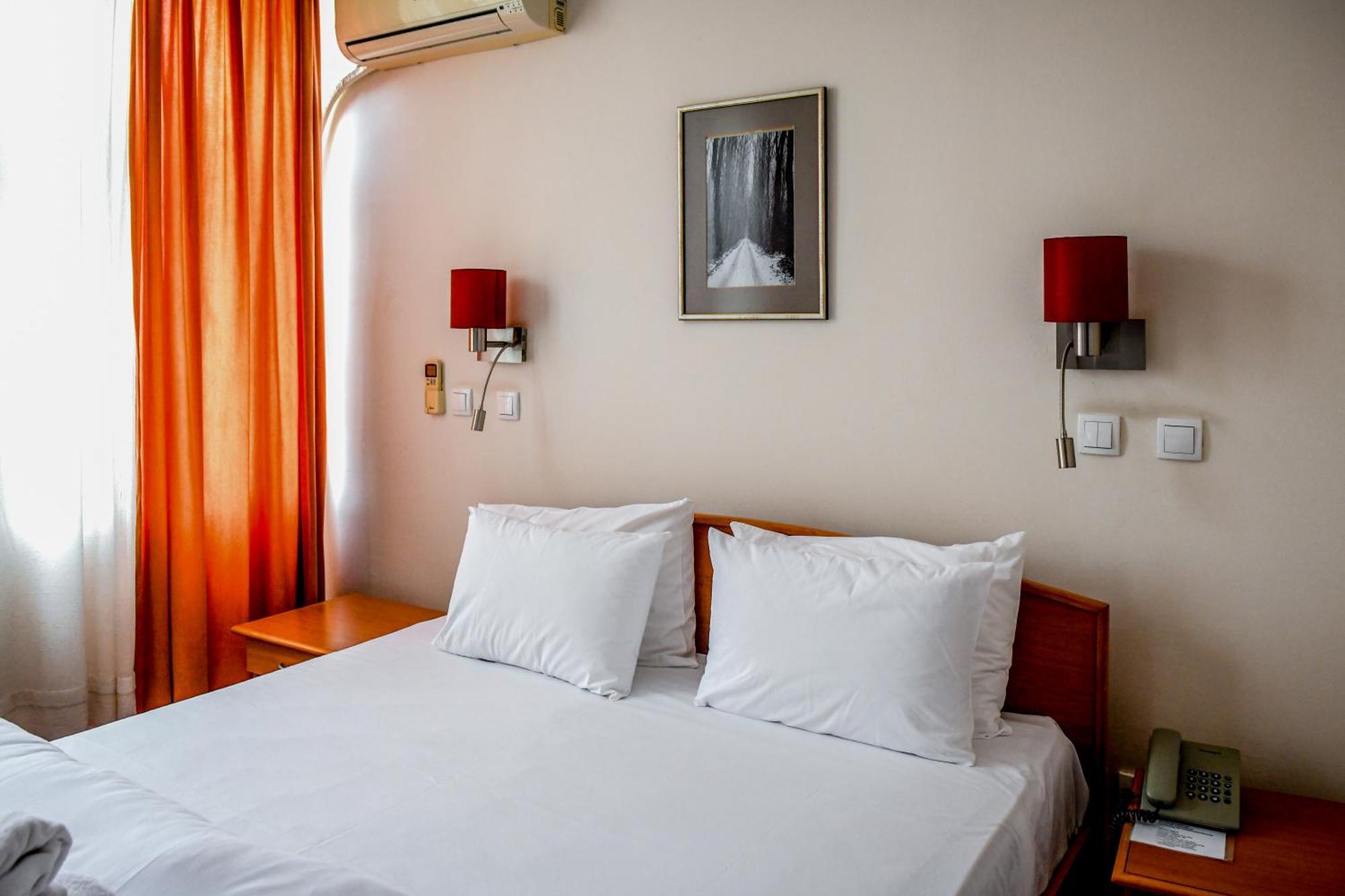 Hotel Fontana Bačka Palanka Exteriör bild