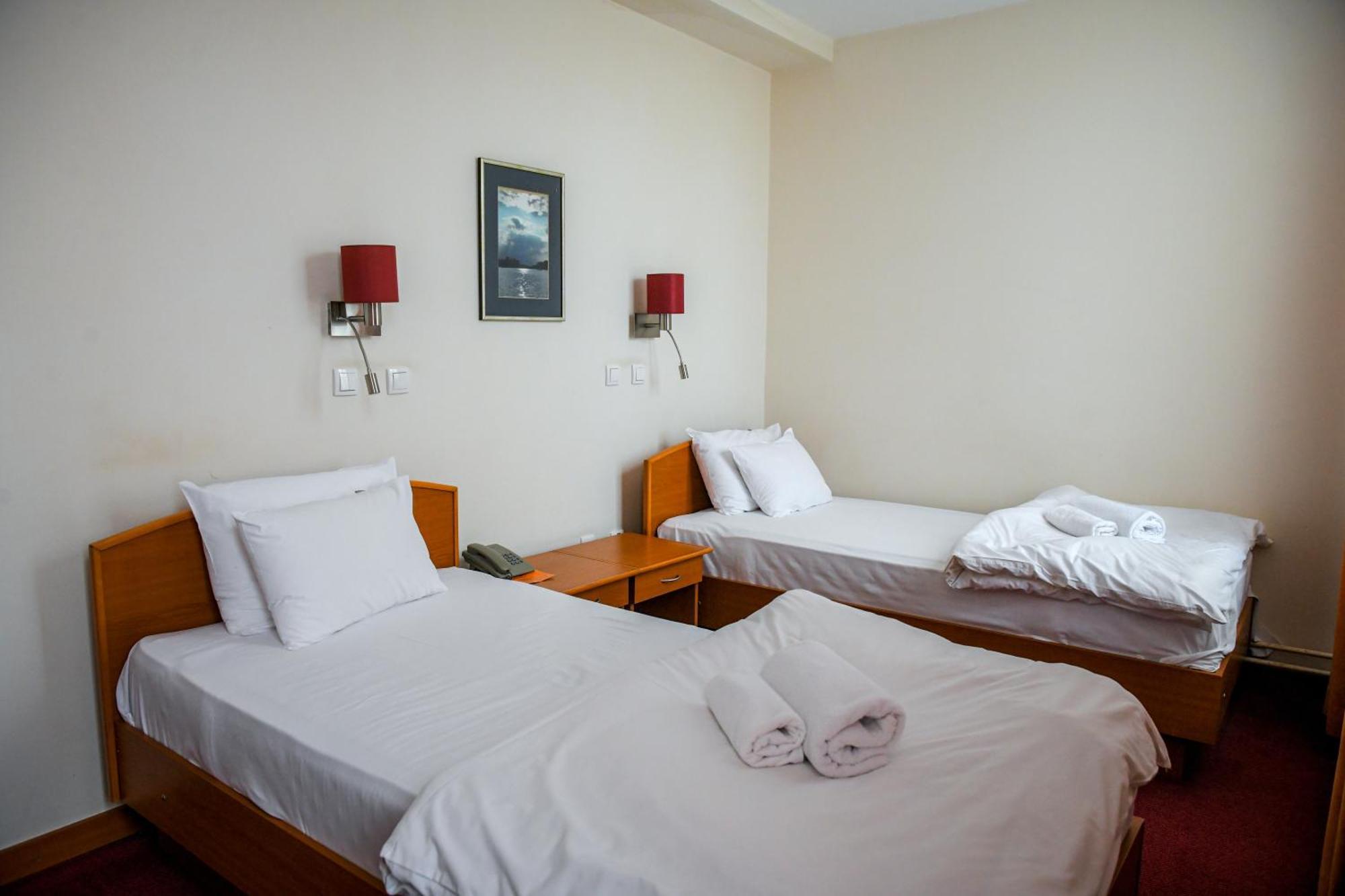 Hotel Fontana Bačka Palanka Exteriör bild