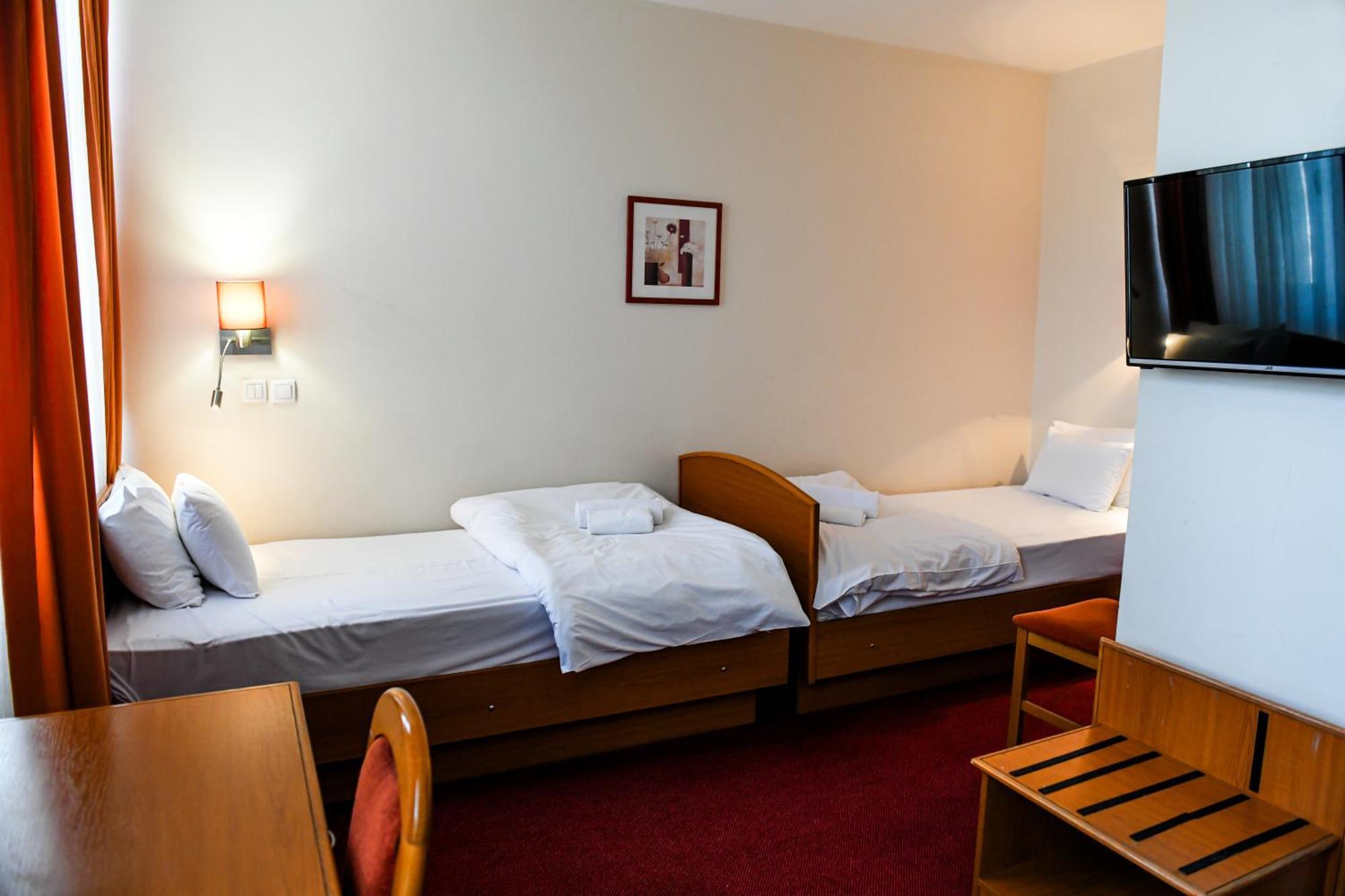 Hotel Fontana Bačka Palanka Exteriör bild