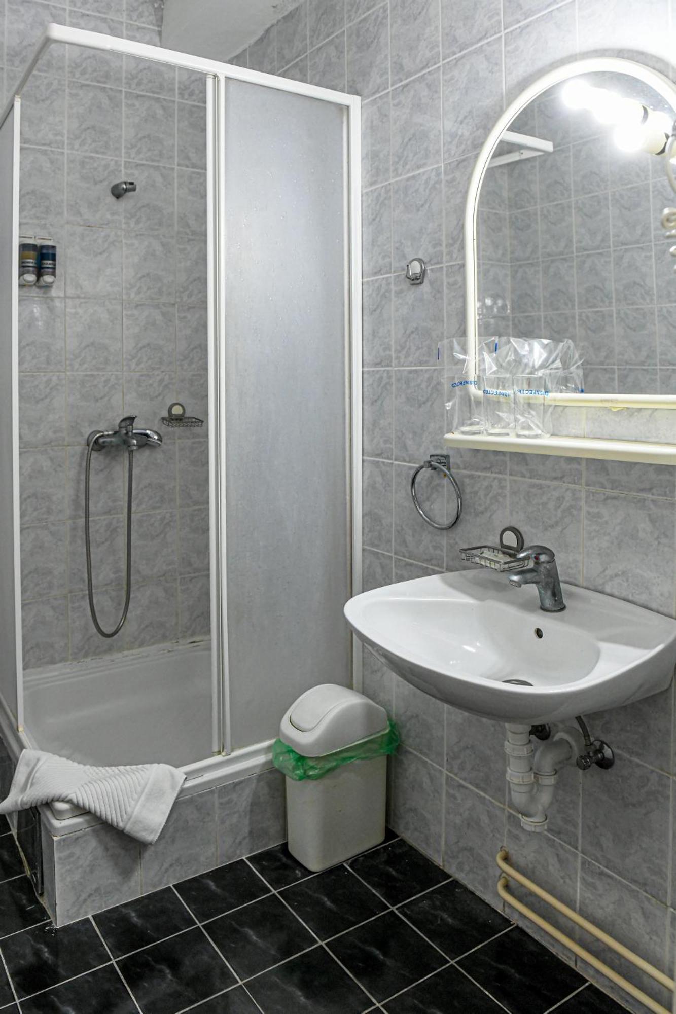 Hotel Fontana Bačka Palanka Exteriör bild