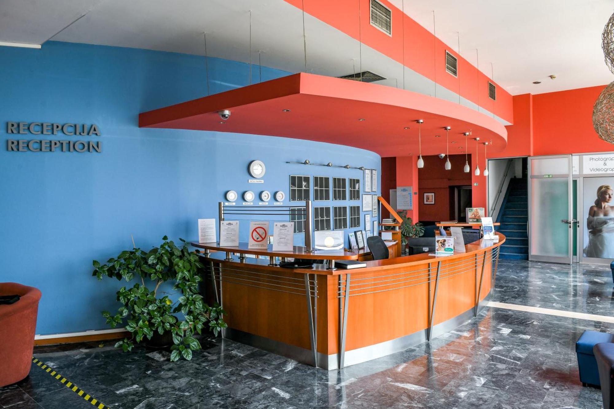 Hotel Fontana Bačka Palanka Exteriör bild