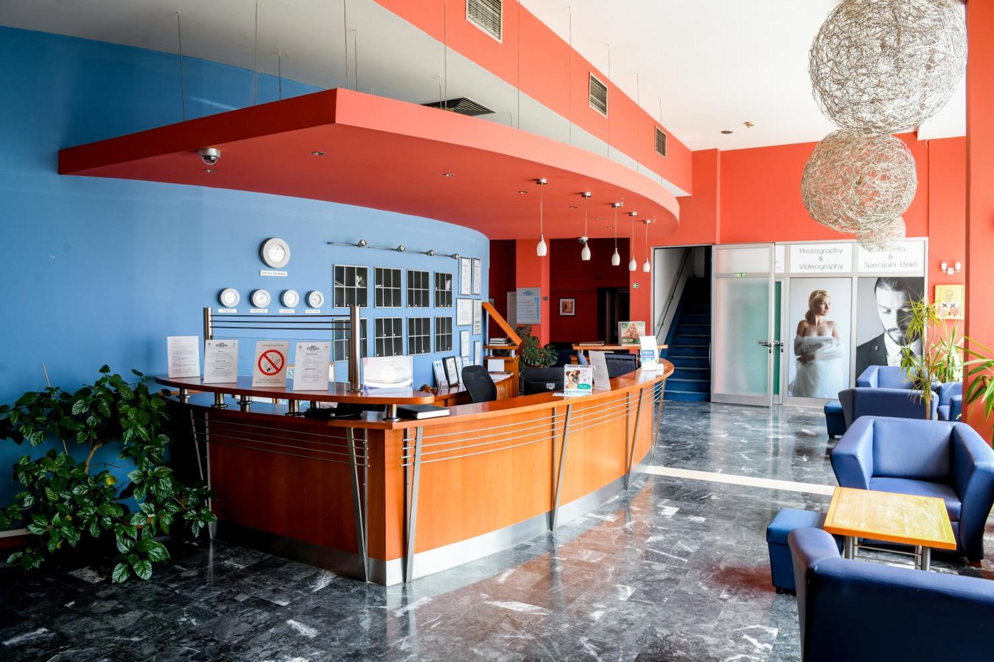 Hotel Fontana Bačka Palanka Exteriör bild