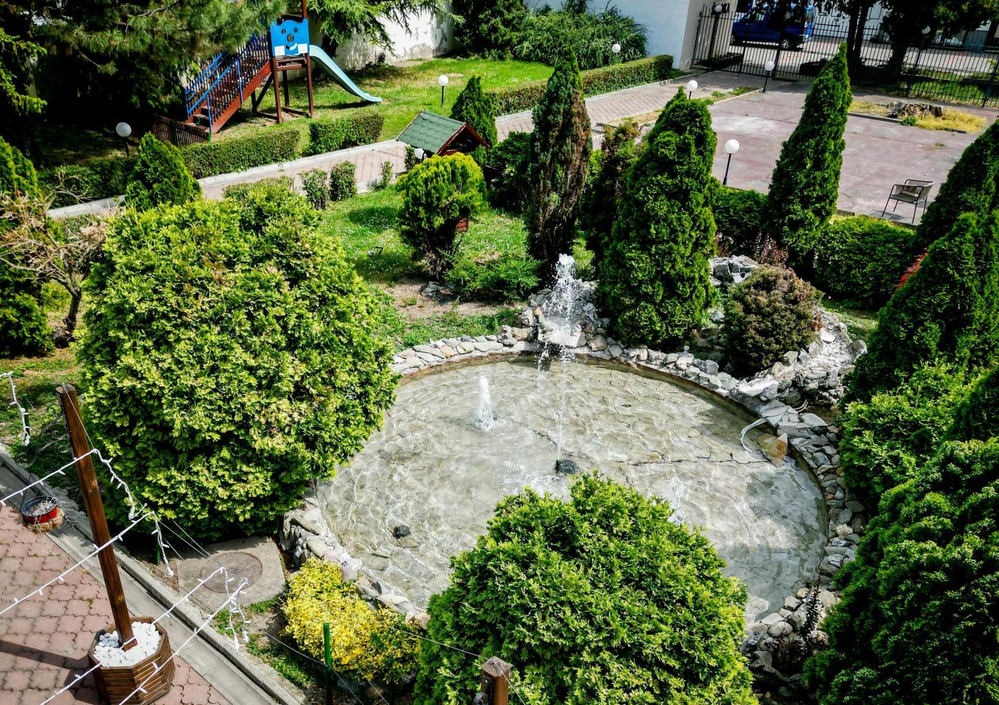 Hotel Fontana Bačka Palanka Exteriör bild